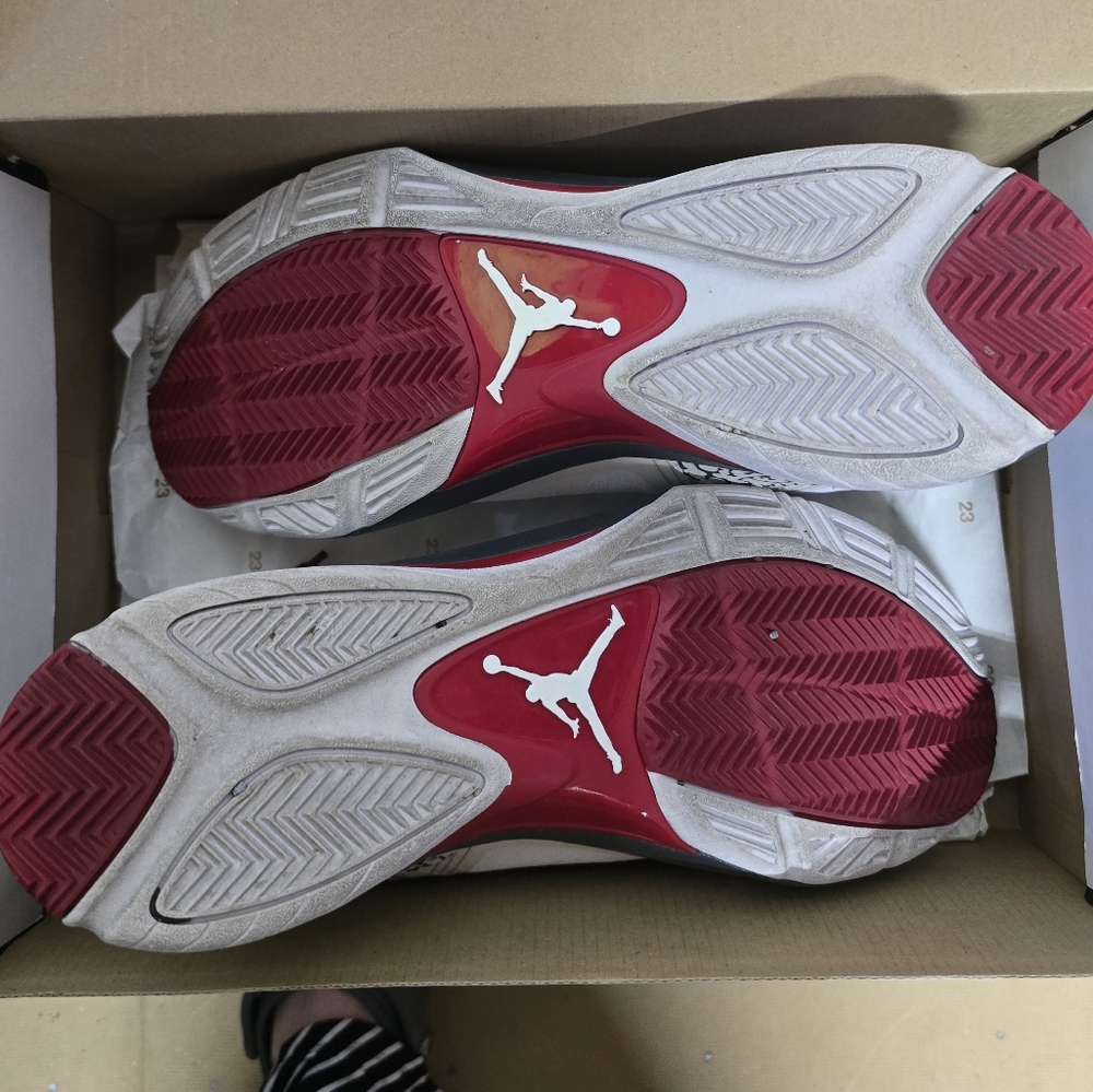 Jordan White and Red 2012 Athletic Shoes with Iconic Design - Picture 3 of 7